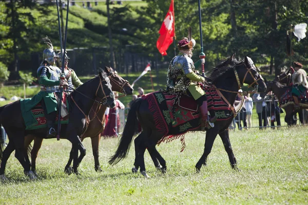 Hussardos alados - Batalha de inscenização no piquenique militar — Fotografia de Stock