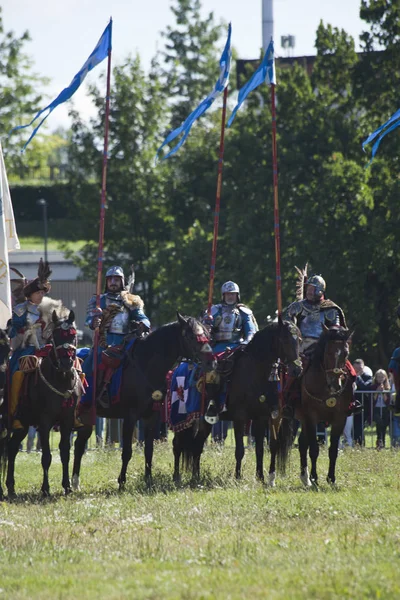 Geflügelte Husaren - Schlachtenbesteigung auf militärischem Picknick — Stockfoto