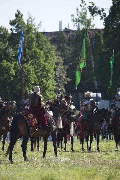 Geflügelte Husaren - Schlachtenbesteigung auf militärischem Picknick — Stockfoto