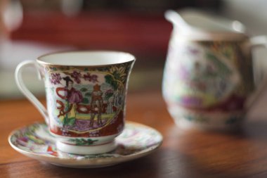 Sabah koyu kahve masada