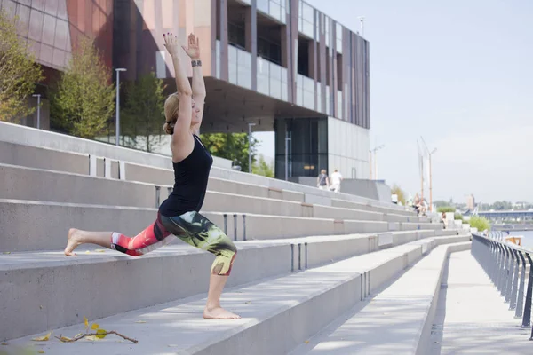Kadının açık egzersiz yapması