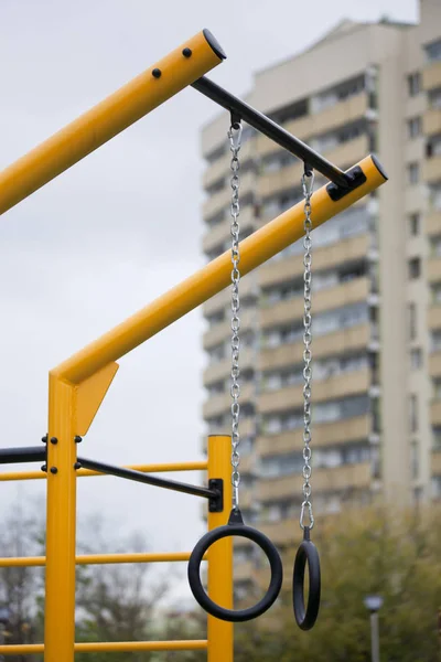 Gimnasio al aire libre para entrenamiento callejero — Foto de Stock