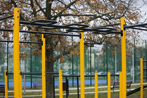 Gimnasio al aire libre para entrenamiento callejero — Foto de Stock