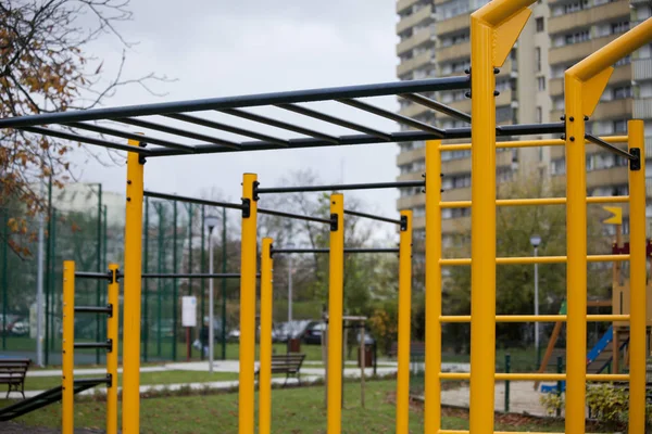 Gimnasio al aire libre para entrenamiento callejero —  Fotos de Stock