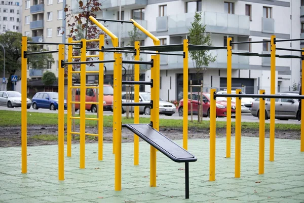 Gimnasio al aire libre para entrenamiento callejero — Foto de Stock