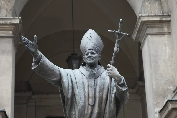 Varşova, Polonya - 10 Ocak 2018: Heykel, Papa John Paul II - kutsal John Paul - Varşova, Polonya, Europ içinde
