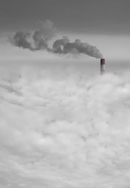 Grande Cheminée Centrale Avec Fumée Dessus Smog Ville — Photo