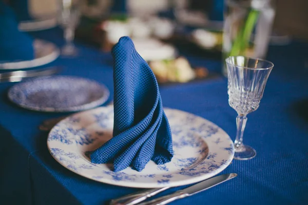 Blue linen napkin on dinner table — Stock Photo, Image