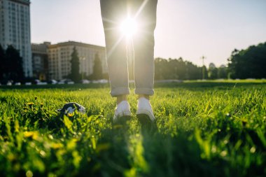 güneşin altında çalıştırmak