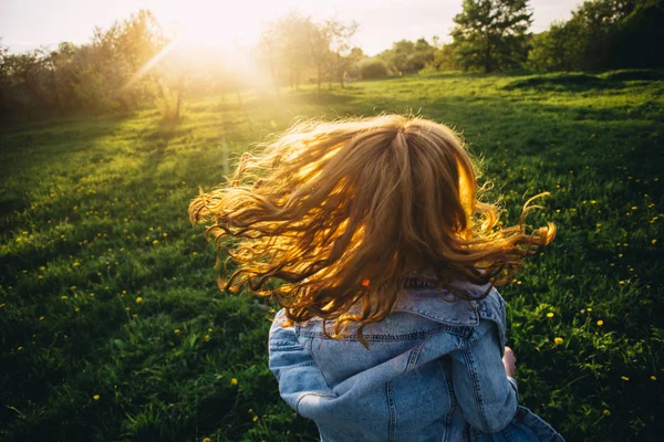 Волосы на солнце — стоковое фото