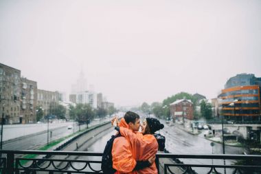 Bir yağmurlu bir gün