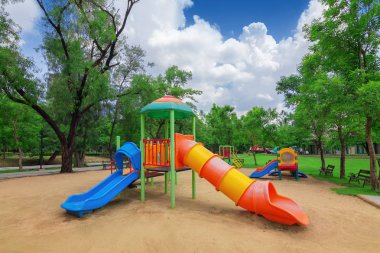 Parktaki çocuk parkı