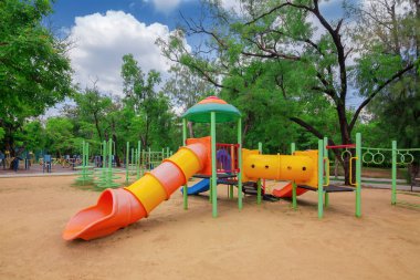 Parktaki çocuk parkı