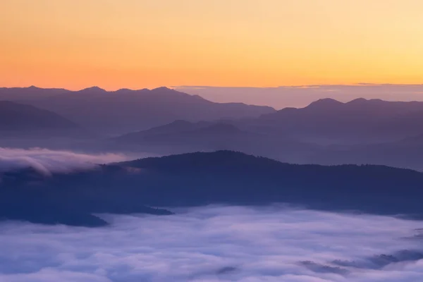 Mountain and mist in morning — Stock Photo, Image