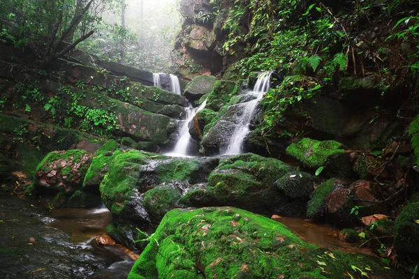 Cascada Saithip en el Parque Nacional Phu Soi Dao —  Fotos de Stock