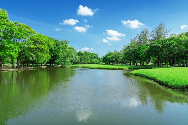 Wachirabenchathat Park, stan kolejowa publiczny Park — Zdjęcie stockowe