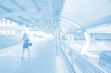 Sokakta yürüyen insanlar. 