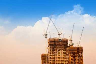 İnşaat vinç ve bina