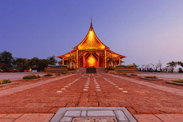 Templo Sirindhorn wararam — Fotografia de Stock