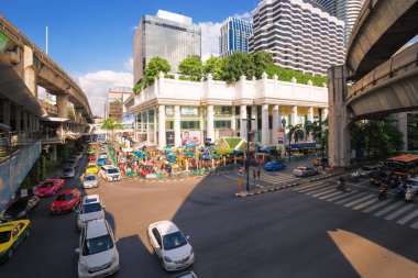 Erawan tapınak Ratchaprasong kavşağında. Bangkok City