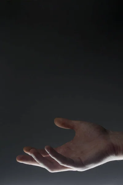 男性の手のやし手ジェスチャーを開く — ストック写真