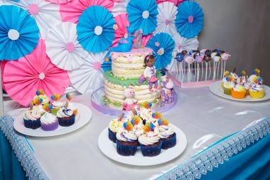 Doğum günü 3 yaşında için büfe masa dekor