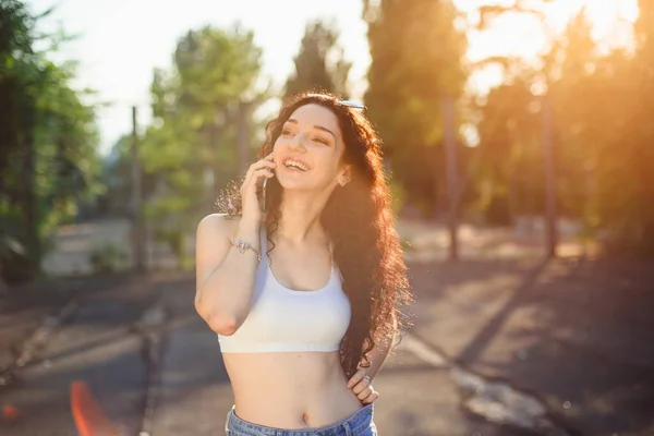 Portrait Brunette Long Curly Hair Who Standing Street White Top — Stock Photo, Image