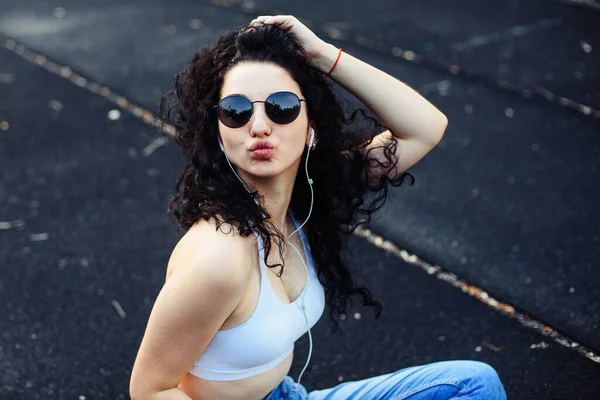 Young Brunette Glasses Long Curly Hair Sits Ground Street White — Stock Photo, Image