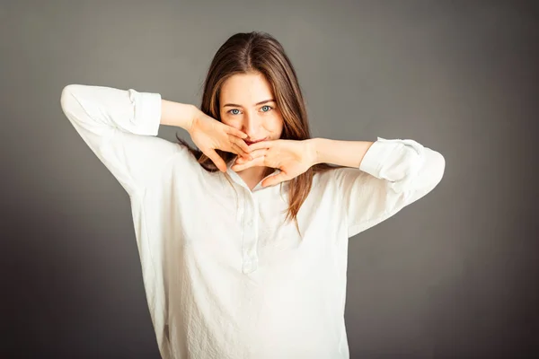 Jeune Fille Chemise Blanche Sur Fond Gris Femme Française Chemisier — Photo