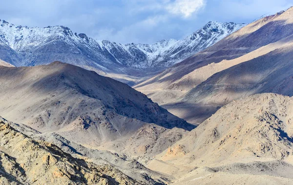 Paisaje de montaña, norte de India — Foto de Stock