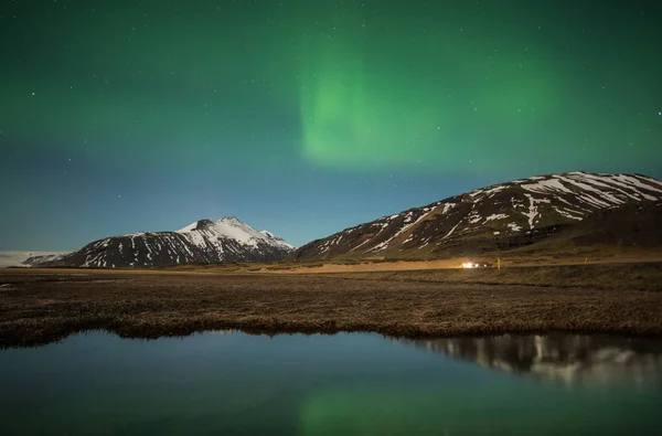 Landschap in IJsland, aurora nacht — Stockfoto