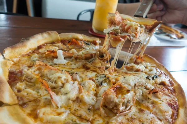 deniz ürünleri pizza, İtalyan gıda