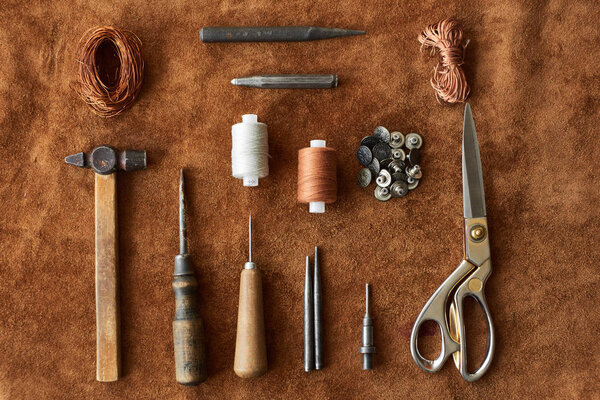 Set of instruments for leather threading