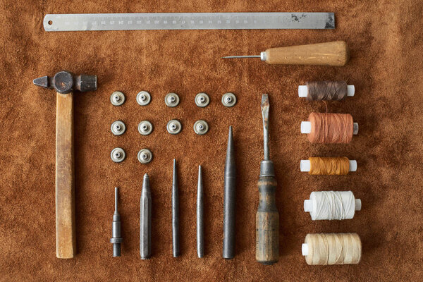 Artisan vintage authentic tools