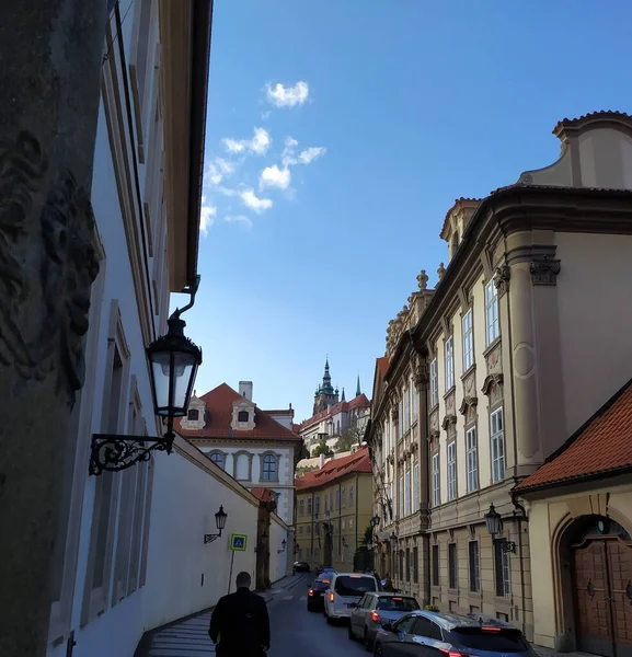 Castillo de Praga - vista desde el casco antiguo — Foto de Stock