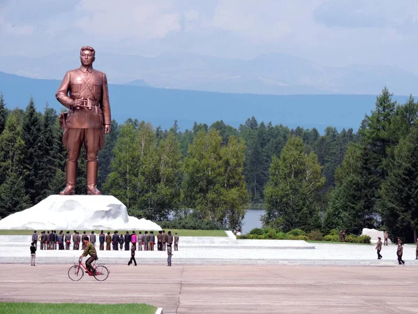 Estatua de Kim Il-sung Fotos De Stock Sin Royalties Gratis
