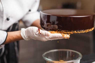 çikolata kaplı kek