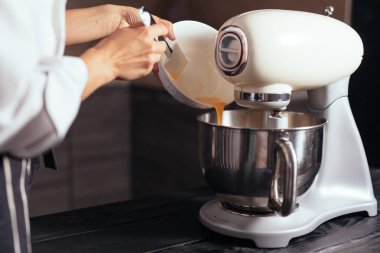 kek için hamur karıştırıcı