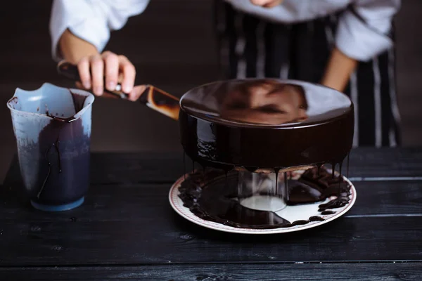 Glasyr choklad mousse kaka, närbild — Stockfoto
