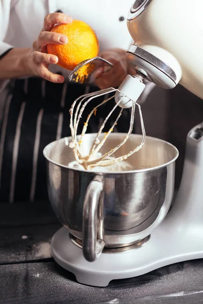 Misturador de massa para bolo — Fotografia de Stock