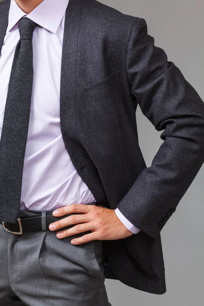 Details Van Klassieke Kleding Een Man Close Grijze Achtergrond — Stockfoto