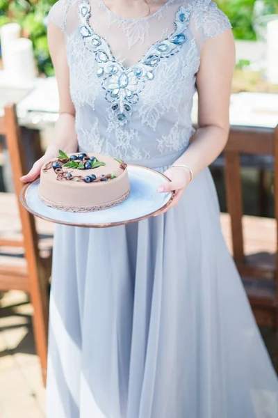 Bride Holding Delicious Creamy Cake Hands Closeup — Stock Photo, Image