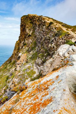Atlantik Okyanusu manzarası ve Cape Rock 'tan kayalar