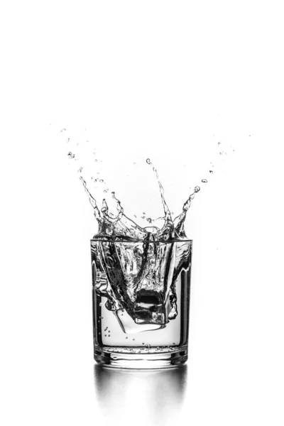 Vatten Glas Med Stänk Och — Stockfoto