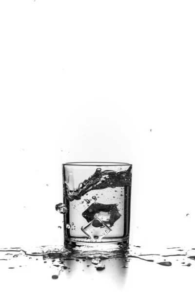 Vatten Glas Med Stänk Och — Stockfoto