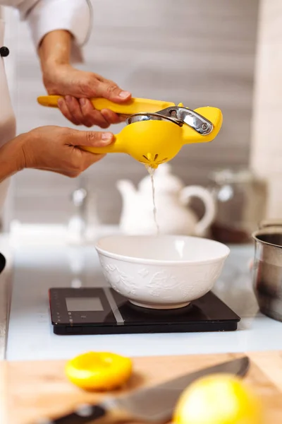 Preparação Recheio Torta Limão Cozinha Doméstica — Fotografia de Stock