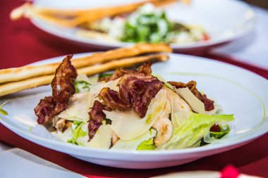 Tabakta yemek için özel tasarladığımız detay