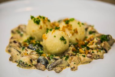 Tabakta yemek için özel tasarladığımız detay