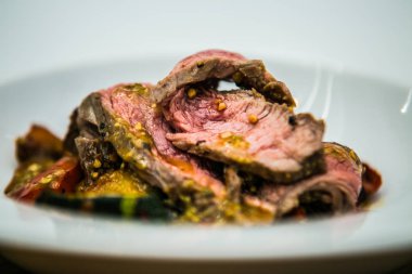 Tabakta yemek için özel tasarladığımız detay