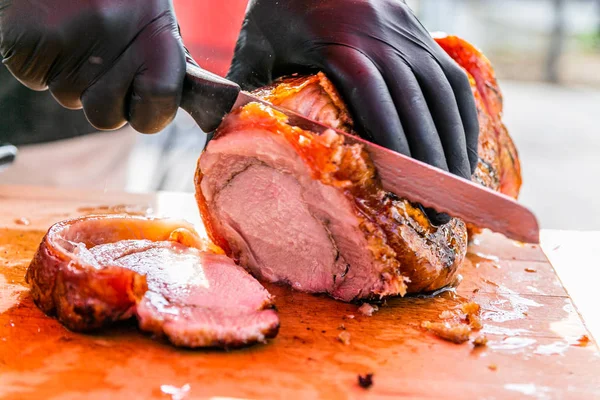 Nära Håll Händerna Kocken Förbereder Mat Köket Restaurang Matlagning Koncept — Stockfoto